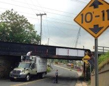 rb-stuck-truck-052314-2-220x173-8235253