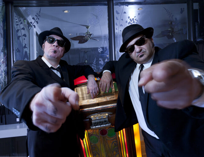 bluesbrotherspointing-3955719