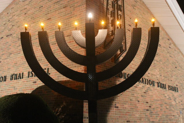 menorah-8882027