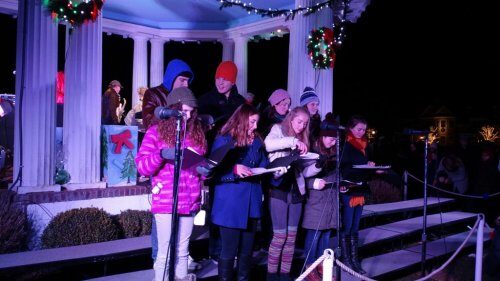 120714-rumson-xmas15-500x281-9164135