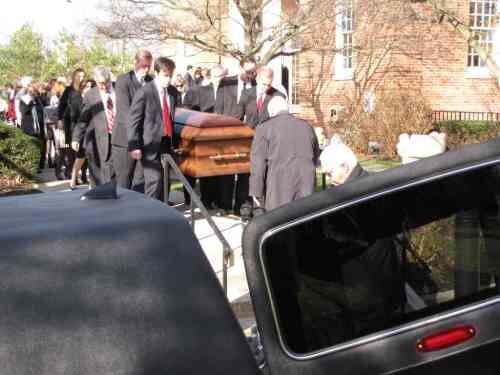 koch-funeral-120414-500x375-5034269