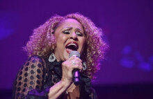 darlene-love-220x143-5812379