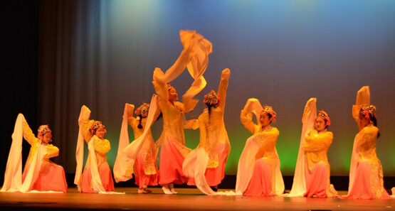 folkdancers-9495407