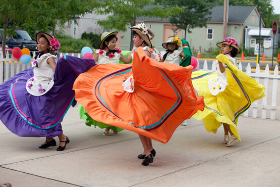 flamenco_dancers-8248090