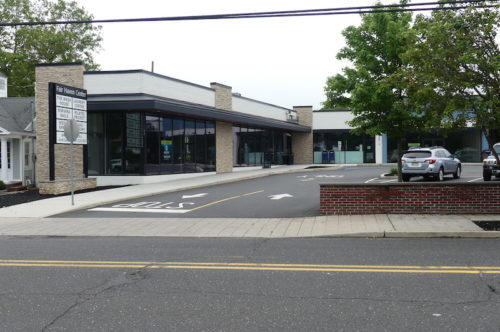 fair-haven-shopping-center-062019-2-500x332-9141237
