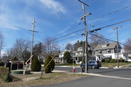 red-abnk-east-bergen-guy-wire-030520-1-500x332-2988563