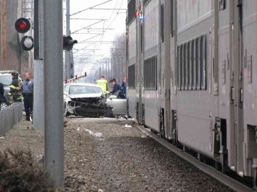 ls-car-v-train-032214-500x375-2823790