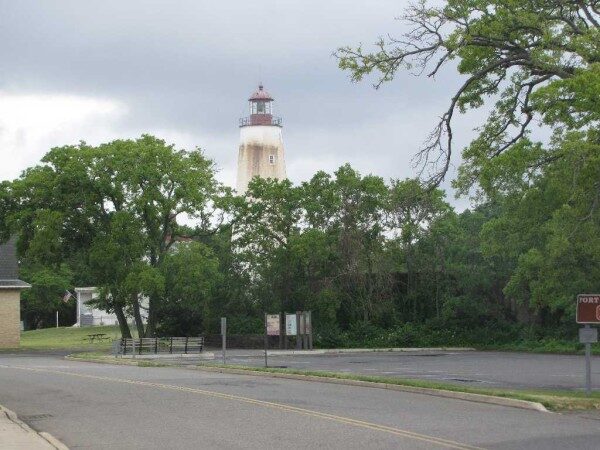 sandy-hook-lighthouse-070113-600x450-7095075