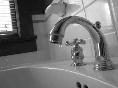 water-faucet-drip-500x375-7664214