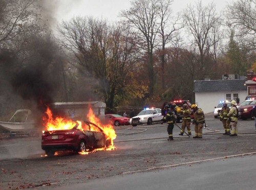 mtown-car-fire-111115-3-500x371-5782529