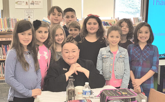 patricia_polacco_with_sickles_students-3807903