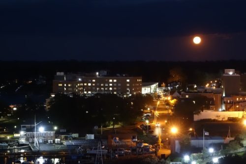 rb-moonrise-102518-500x334-8425300
