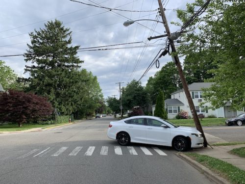 red-bank-car-v-pole-spring-st-052819-500x375-9849087