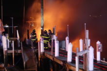 ed-bank-boat-fire-012022-3-220x146-6112328