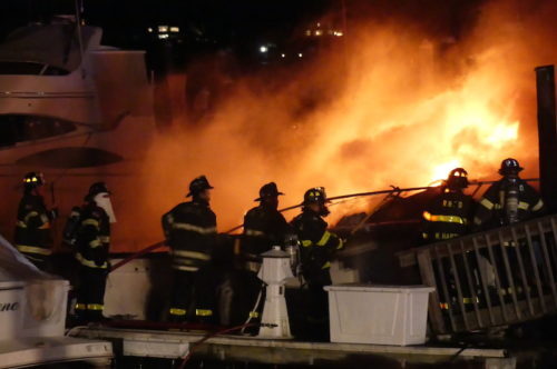 ed-bank-boat-fire-012022-5-500x332-8638079
