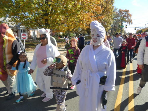 red-bank-halloween-parade-103022-19-500x375-5502203