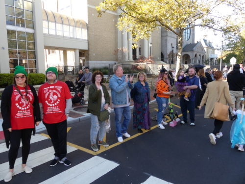 red-bank-halloween-parade-103022-35-500x375-1086757