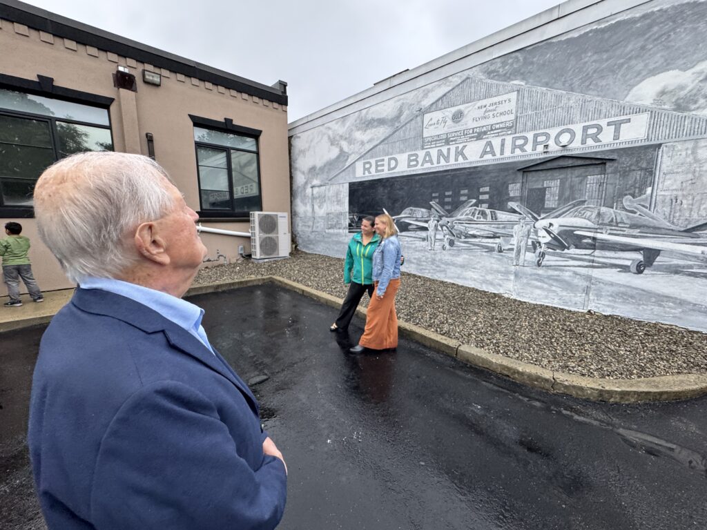 Dan Dorn Jr. mural airport 09172025