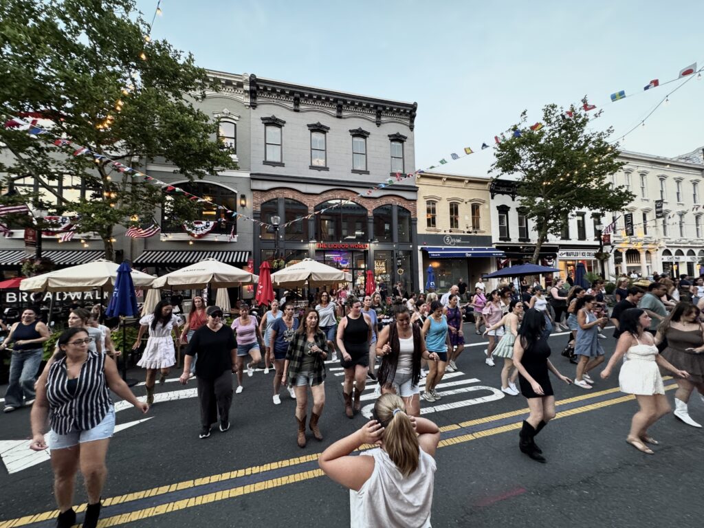 Broadwalk Line dancing 06292026